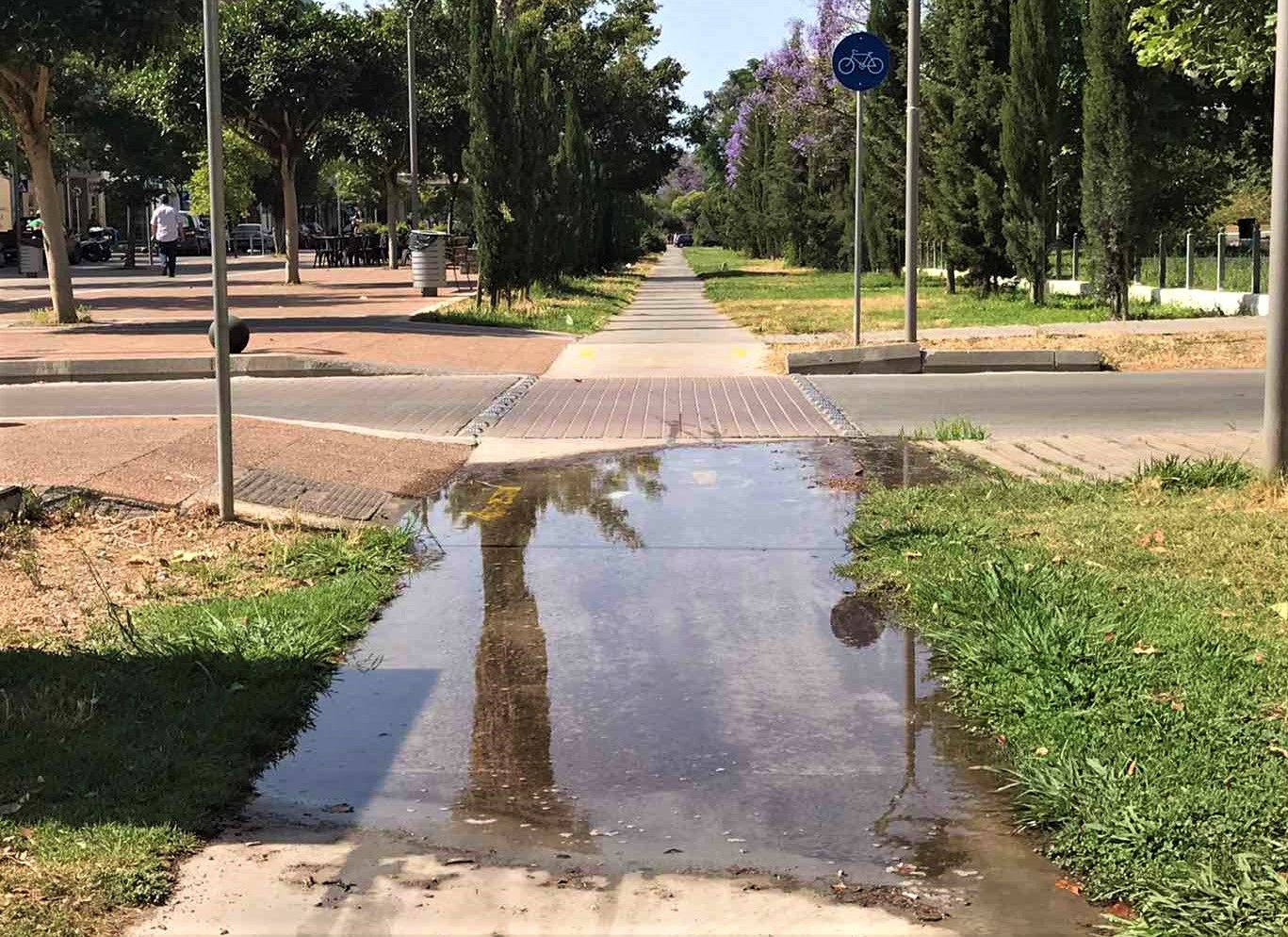 Μετατρέπεται  σε λίμνη καθημερινά