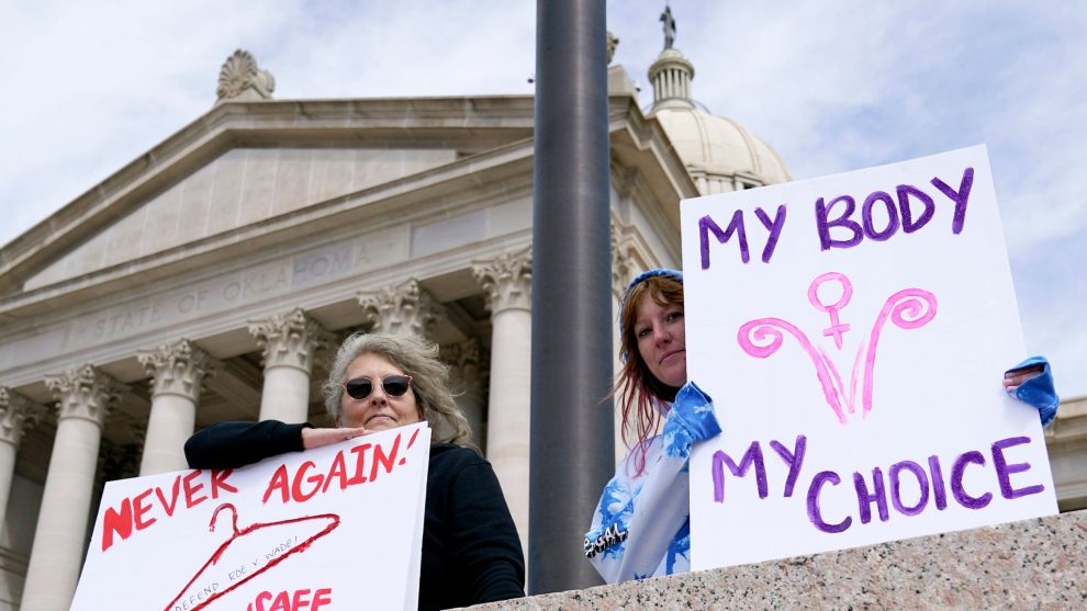 ΗΠΑ: Το Ανώτατο Δικαστήριο ανέτρεψε απόφαση ορόσημο για το δικαίωμα στην άμβλωση