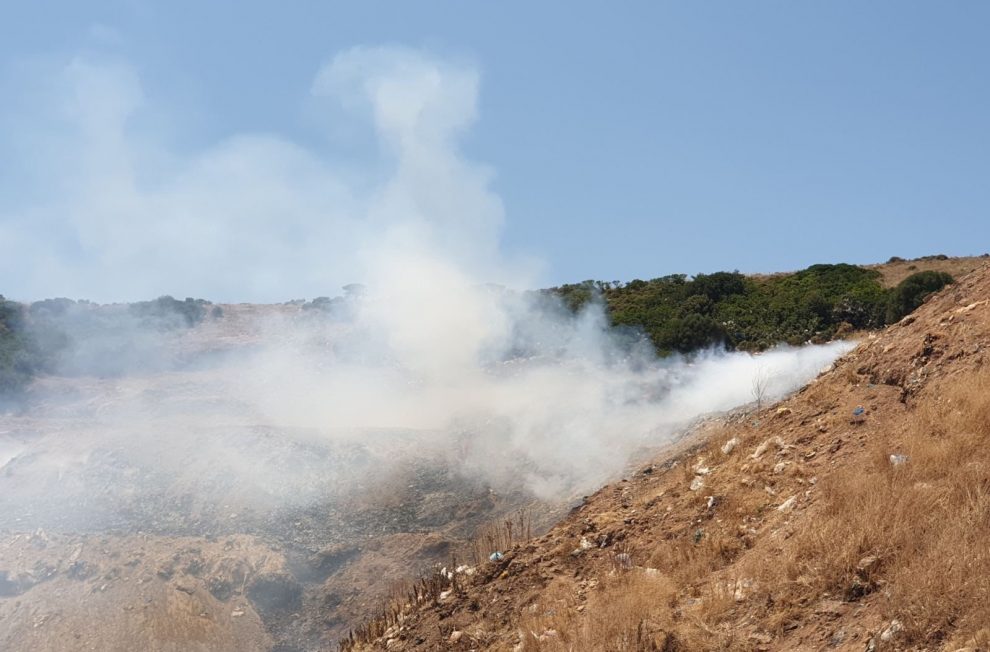 Φωτιά στο Αλιμάκι: Πρότεινε λύση μεταφοράς η Περιφέρεια, δεν δέχεται ο Λεβεντάκης;