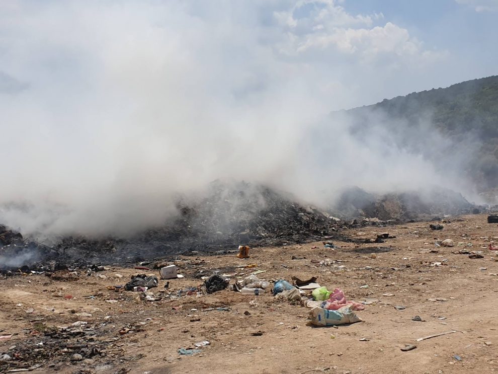 Αλιμάκι: Νέα φωτιά στον παράνομο σκουπιδότοπο, οργή πολιτών