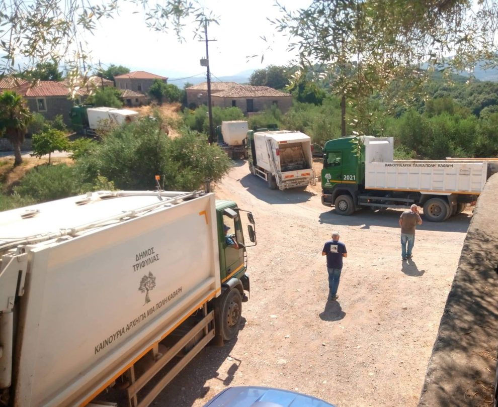 Έκλεισαν το δρόμο προς το φλεγόμενο σκουπιδότοπο Αλιμακίου, ζητούν εισαγγελέα & Πολιτεία
