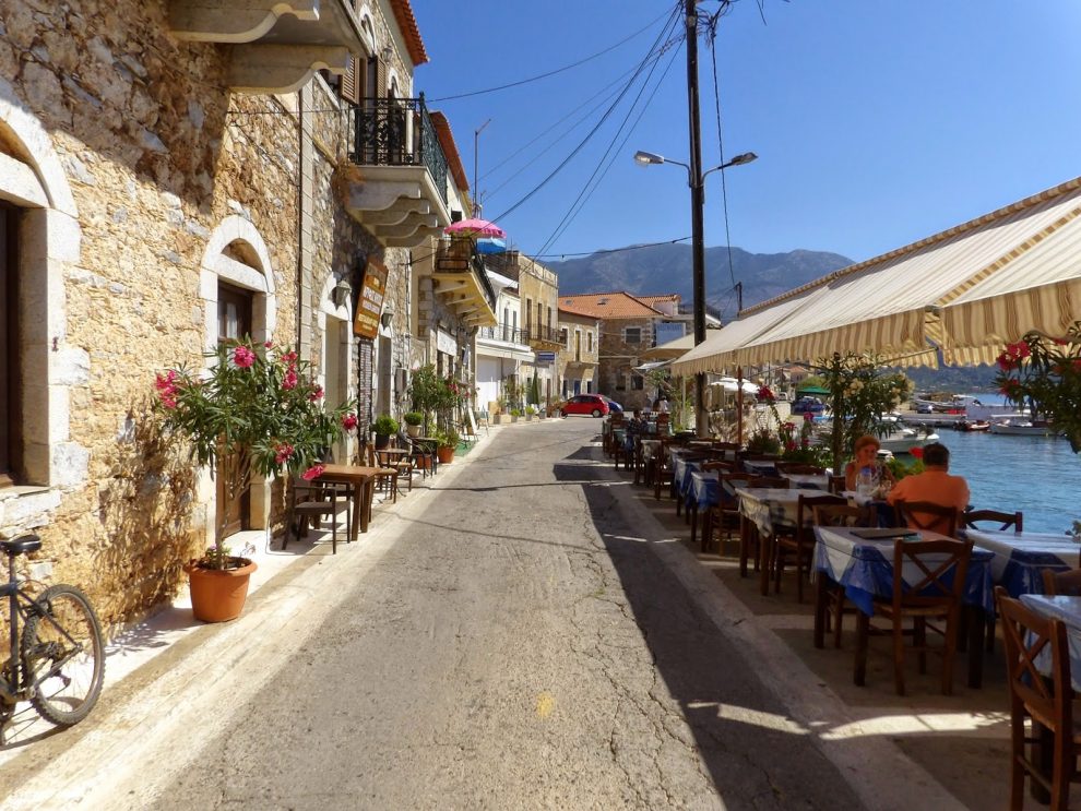 Συνεργασία Περιφέρειας και Δήμου για ανάπλαση παραλιακού δρόμου Αγίου Νικολάου Μάνης