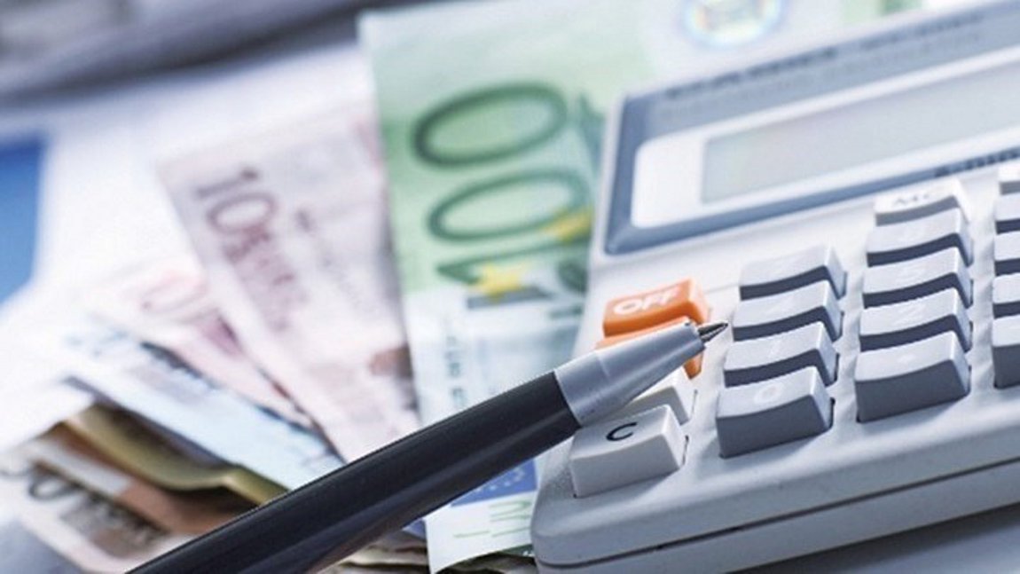 Τέσσερις μειώσεις φόρων από την κυβέρνηση τις επόμενες ημέρες