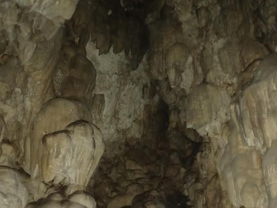 Ανακάλυψη εντυπωσιακού  σπηλαίου με σταλακτίτες στο μονοπάτι Μηναγιώτικο Natura 2000