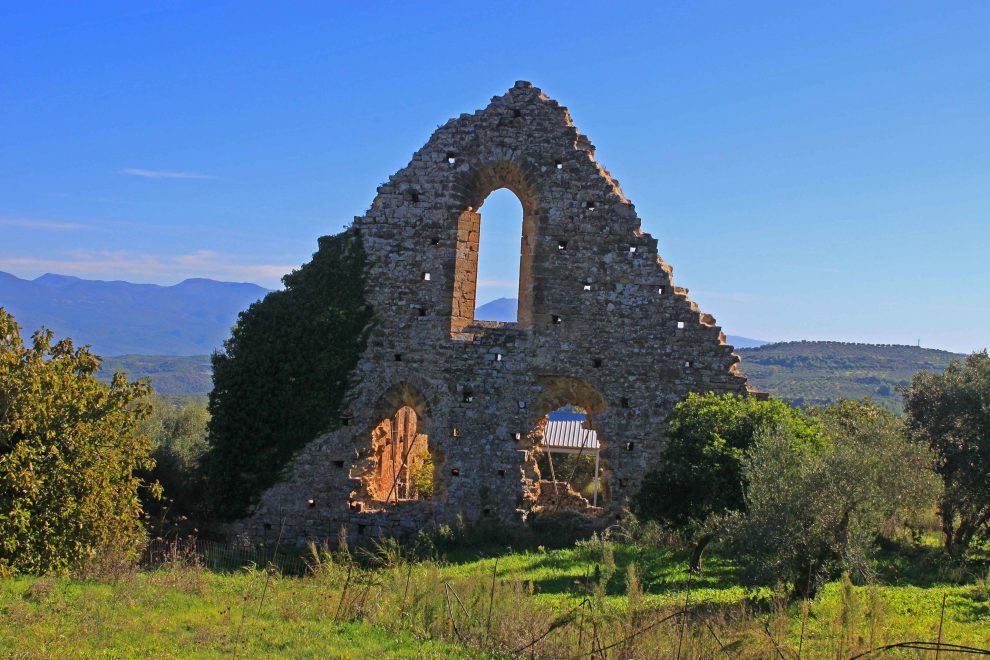 Η θαυμαστή γοτθική μονή της Παναγίας της Ίσοβας στην Ηλεία ή αλλιώς η «Notre Dame» των Κιστέρκιων μοναχών του Κλαιρβώ