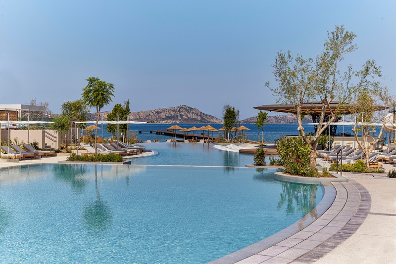 Το W Costa Navarino υποδέχθηκε τους πρώτους επισκέπτες