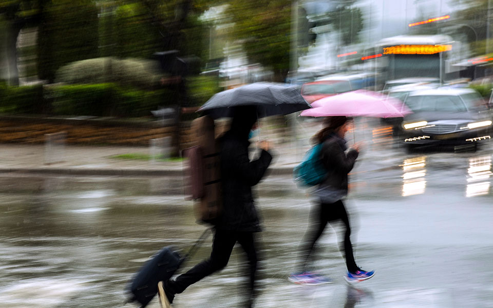 Καιρική αστάθεια με καταιγίδες και χαλαζοπτώσεις