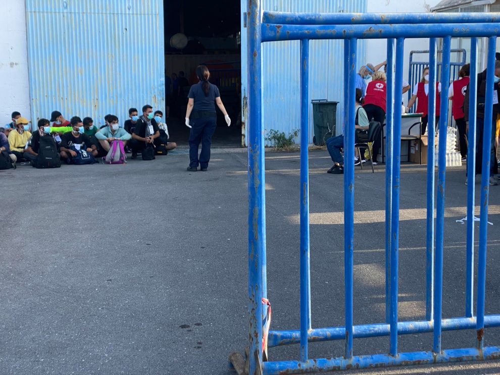 69 μετανάστες στο λιμάνι της Καλαμάτας