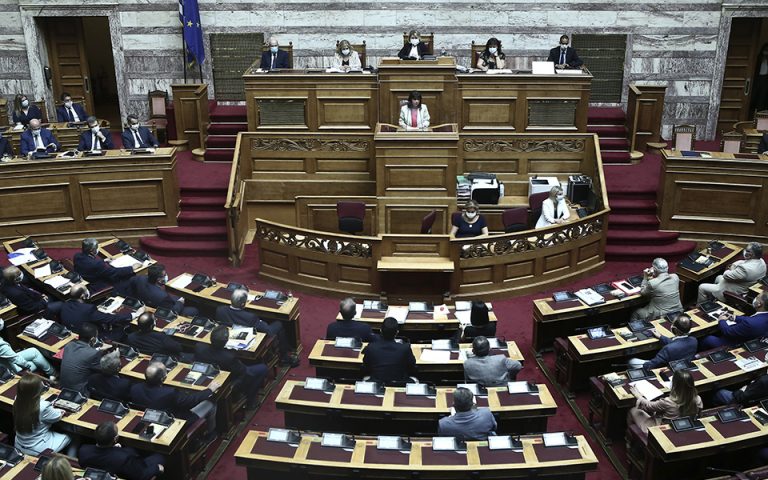 Αναταράξεις στο πολιτικό σκηνικό μετά τις παραιτήσεις Δημητριάδη – Κοντολέοντα