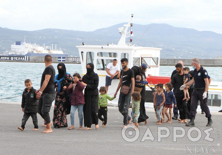 92 μετανάστες στην Καλαμάτα: «Πλημμύρισε» το λιμάνι από παιδικά κλάματα