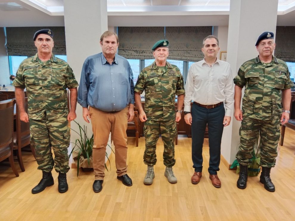 Επίσκεψη του γενικού επιθεωρητή Στρατού στο δήμαρχο Καλαμάτας