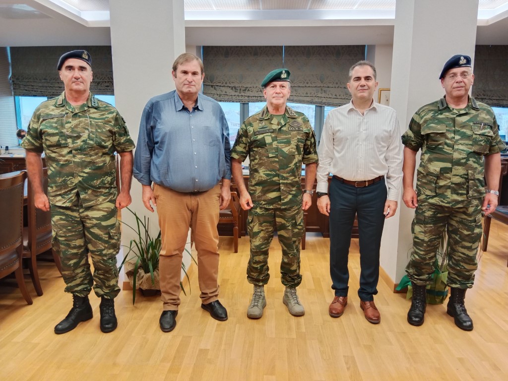 Επίσκεψη του γενικού επιθεωρητή Στρατού στο δήμαρχο Καλαμάτας
