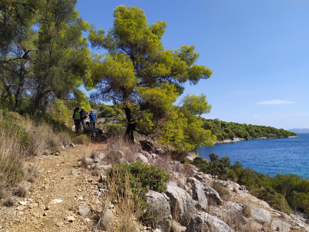 Ο Ευκλής πεζοπορεί στο «Μονοπάτι  της Πολεμάρχας»