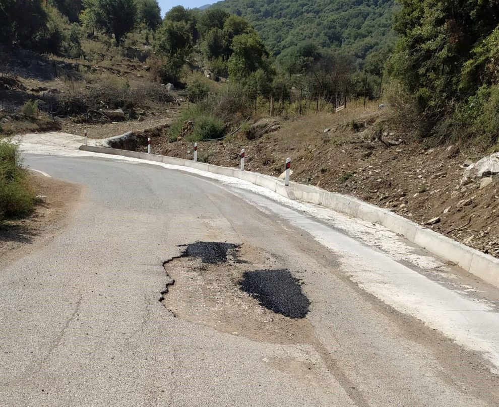 Ραπτόπουλο: «Κοροϊδία της δήθεν ασφαλτόστρωσης στις λακκούβες»