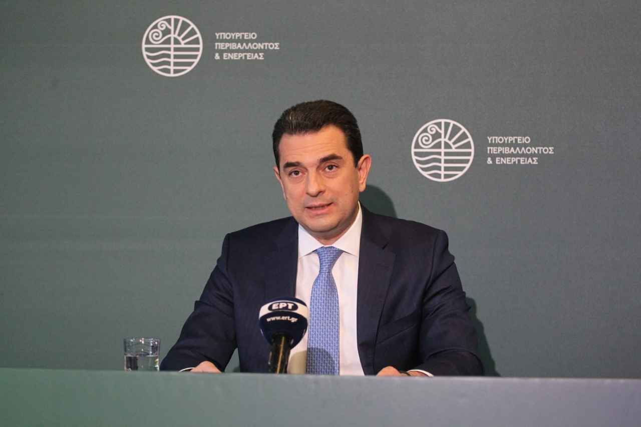 Σκρέκας: Έρχεται μείωση κατανάλωσης 10% στο Δημόσιο, με κίνητρα και συνέπειες