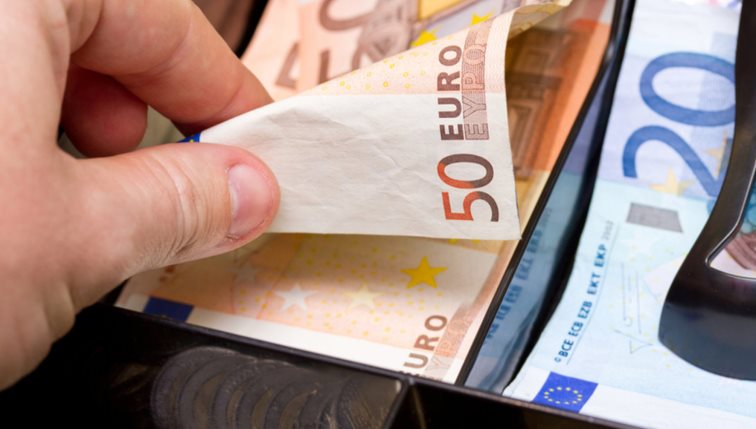 Αφαίρεσαν 7.000 ευρώ από  ταμείο ζαχαροπλαστείου στη Θουρία