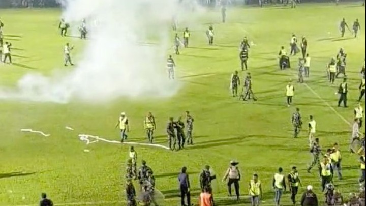 Ινδονησία: Τραγωδία σε ποδοσφαιρικό αγώνα – 129 νεκροί