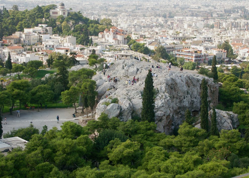 Ελληνίδα η νεκρή στην Ακρόπολη – Έκανε τον σταυρό της και έπεσε στο κενό