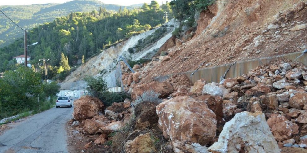 Συνεχίζονται οι εργασίες αποκατάστασης σε εθνικούς και επαρχιακούς δρόμους της Μεσσηνίας