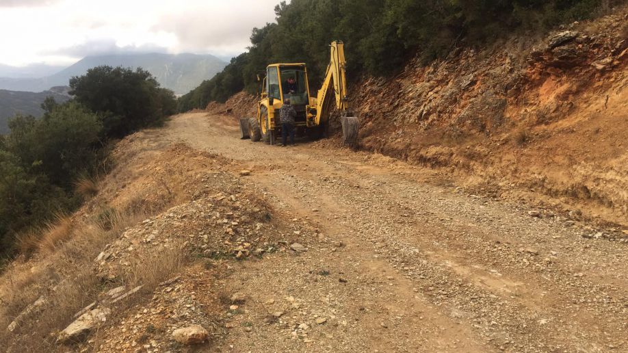 Διάνοιξη δρόμων σε παραλίες Ζάγκα Κορώνης, Φοινικούντα και Γιάλοβα