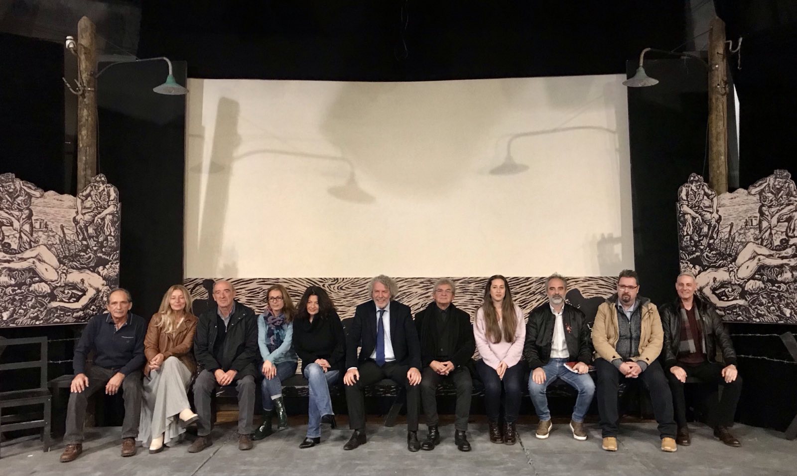 Πρεμιέρα απόψε για το θεατρικό έργο «Στο Σύρμα»
