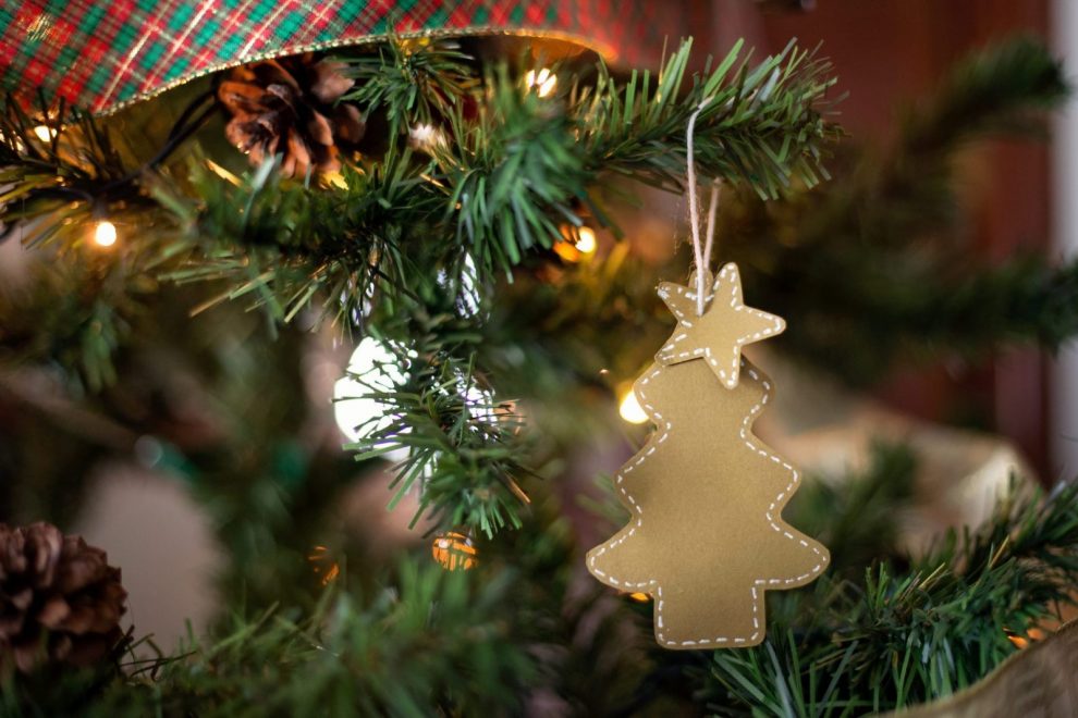 Ι. Μ. Μεσσηνίας: Στολισμός από παιδιά  χριστουγεννιάτικου δέντρου