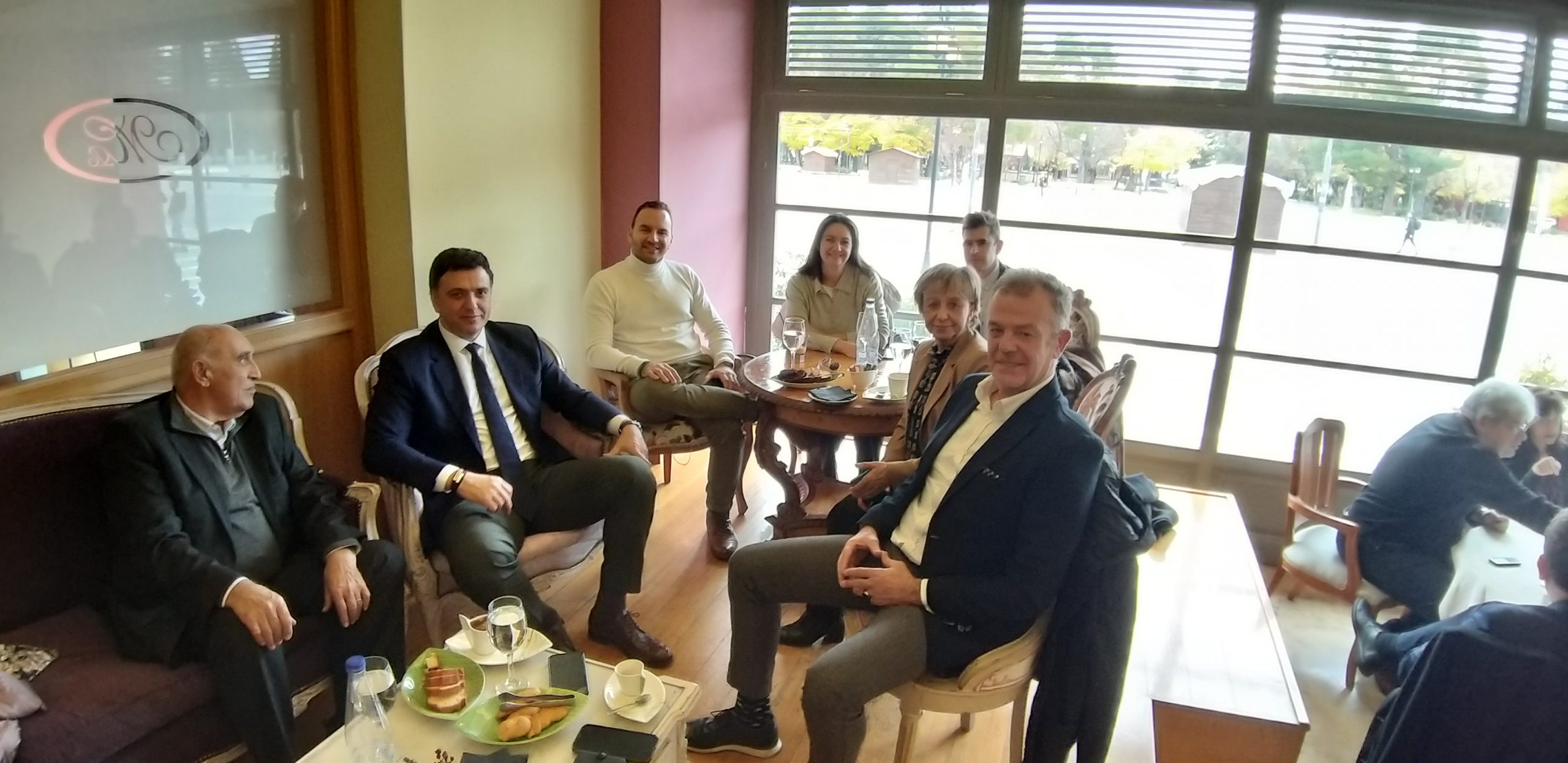 Ακρίβεια, βραχυχρόνια μίσθωση και έλλειψη προσωπικού τα ζητήματα που τέθηκαν στους υπουργούς