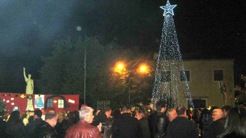 Φωταγώγηση του χριστουγεννιάτικου  δένδρου στο Μελιγαλά