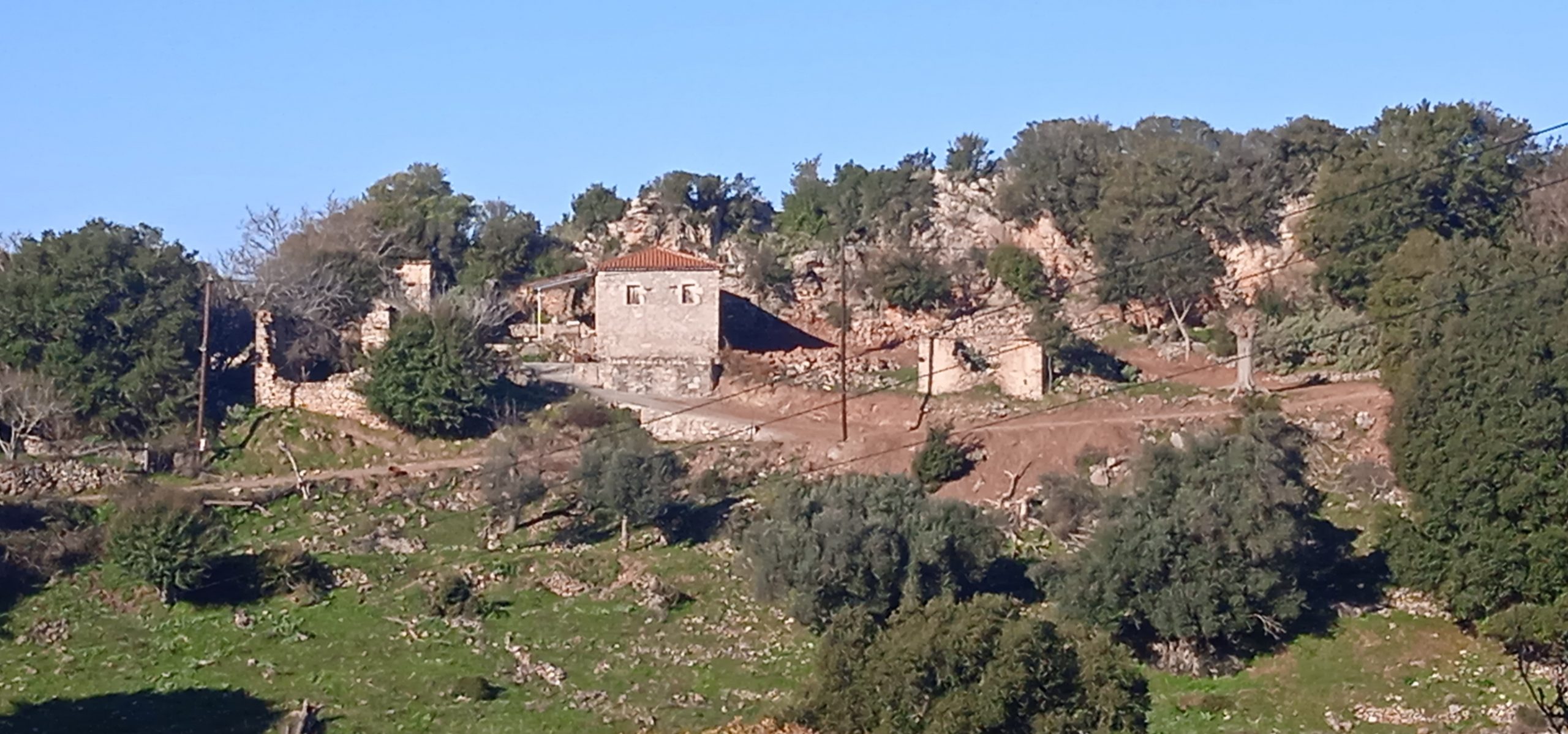 Τρύπες… το μυστικό χωριό του Λυκόδημου