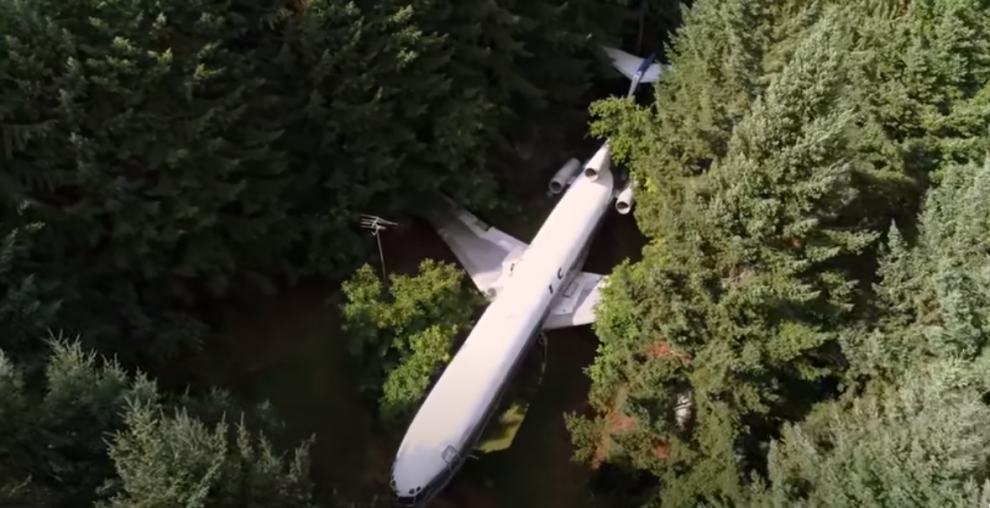 Ο Αμερικανός που ζει σε ιστορικό Boeing της Ολυμπιακής (βίντεο)