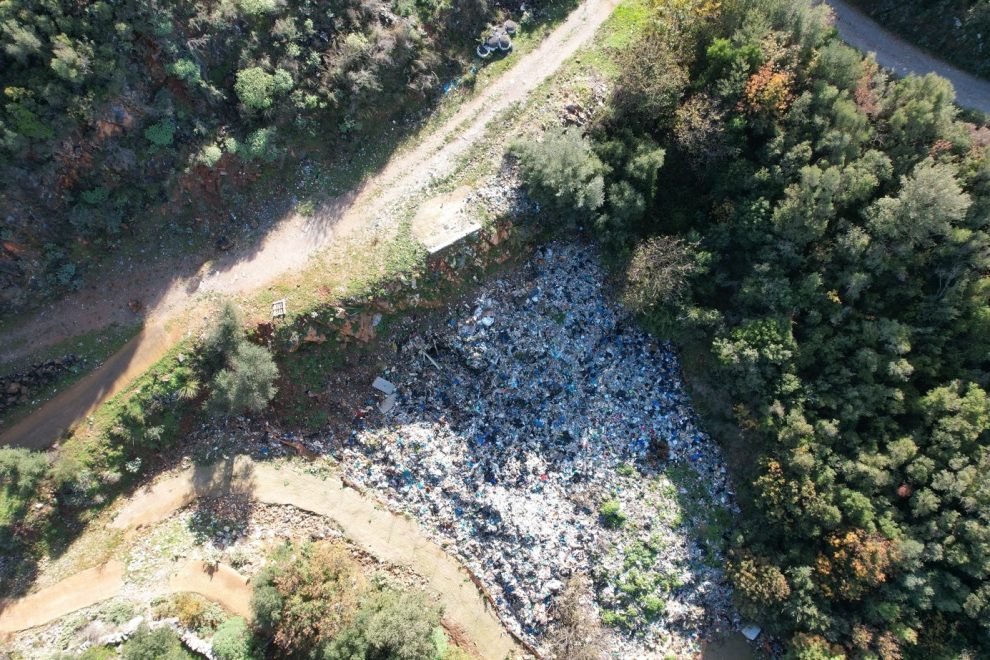 Χρόνια ολόκληρα αδήλωτος σκουπιδότοπος  στη Μάνη αμαυρώνει το καταπράσινο τοπίο