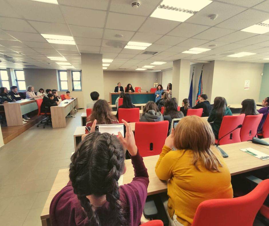 Επίσκεψη μαθητών που  μετέχουν σε πρόγραμμα Erasmus στο δημαρχείο Καλαμάτας