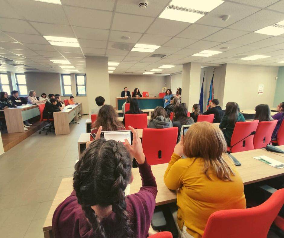Επίσκεψη μαθητών που  μετέχουν σε πρόγραμμα Erasmus στο δημαρχείο Καλαμάτας