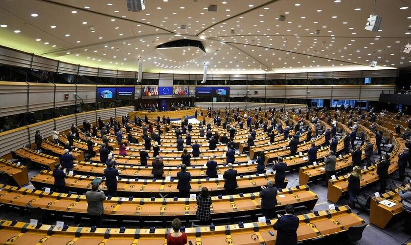 Ευρωπαϊκό Κοινοβούλιο: Υιοθετεί μεταρρυθμίσεις για το lobbying μετά το QatarGate