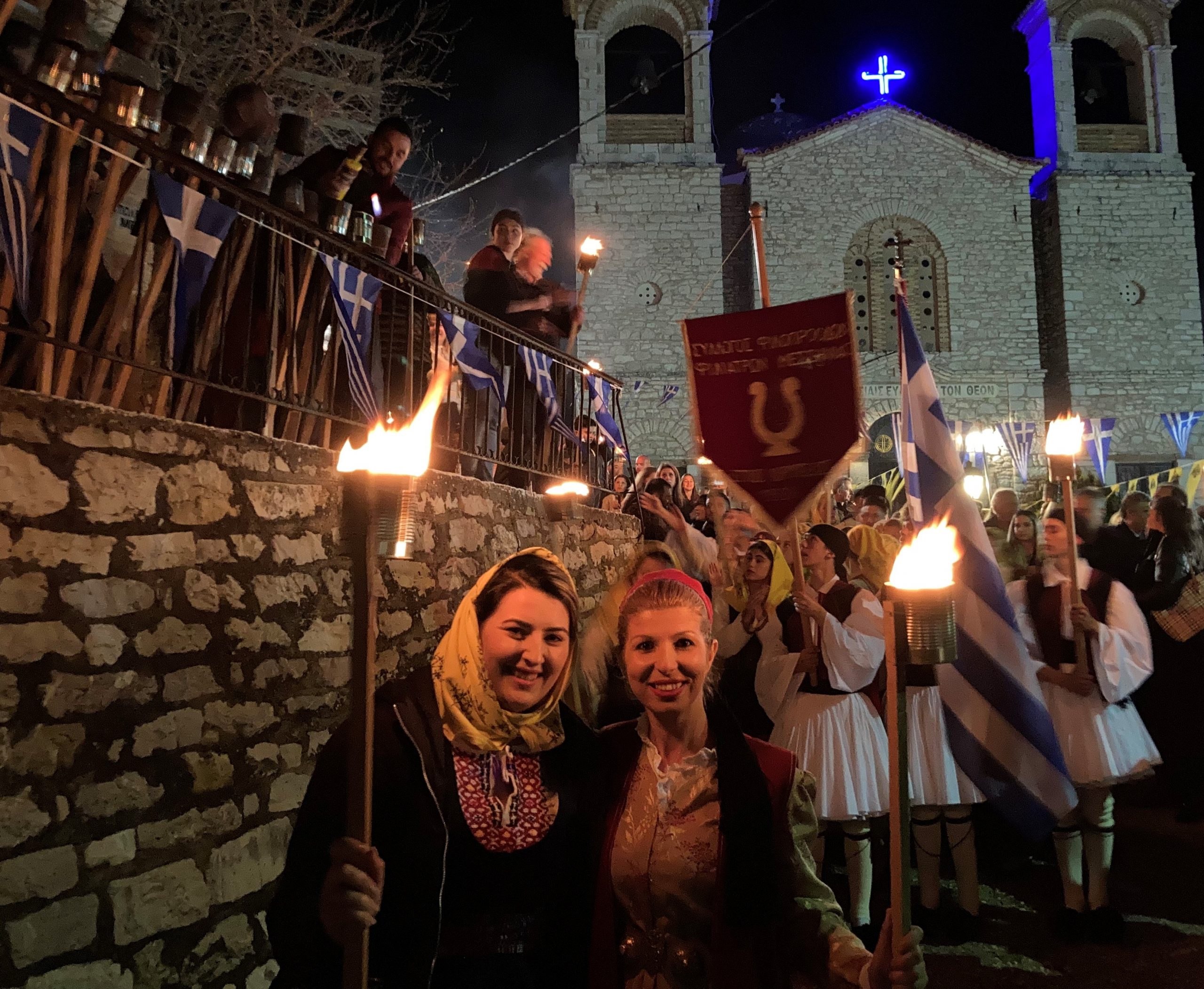 Αναβίωσε και φέτος το ιστορικό έθιμο των λαμπαδηφοριών στο Σιδηρόκαστρο