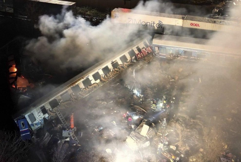 Τραγωδία με τουλάχιστον 32 νεκρούς από σύγκρουση τρένων στα Τέμπη
