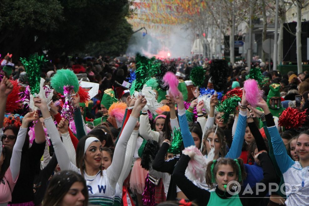 Ο κόσμος κράτησε ζωντανό το Καλαματιανό Καρναβάλι