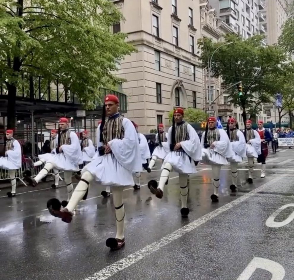 202η επέτειος Ελληνικής Ανεξαρτησίας: Άκαμπτη η παρέλαση της Ομογένειας στη Νέα Υόρκη