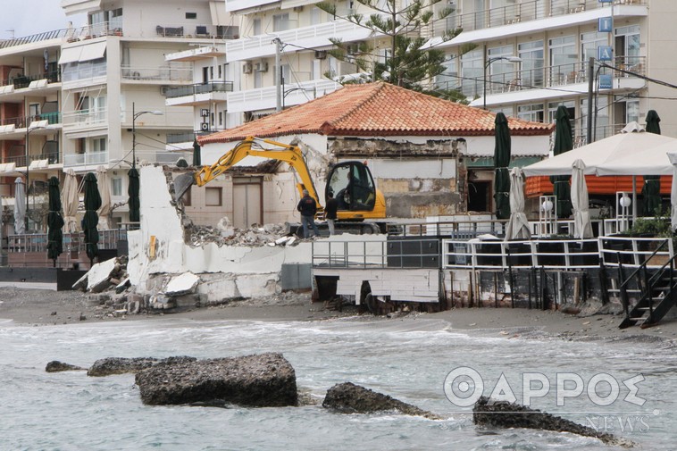 Κτήριο πρώην ταβέρνας «Κοιλάκου»: Γιατί δεν το γκρεμίζουν όλο;