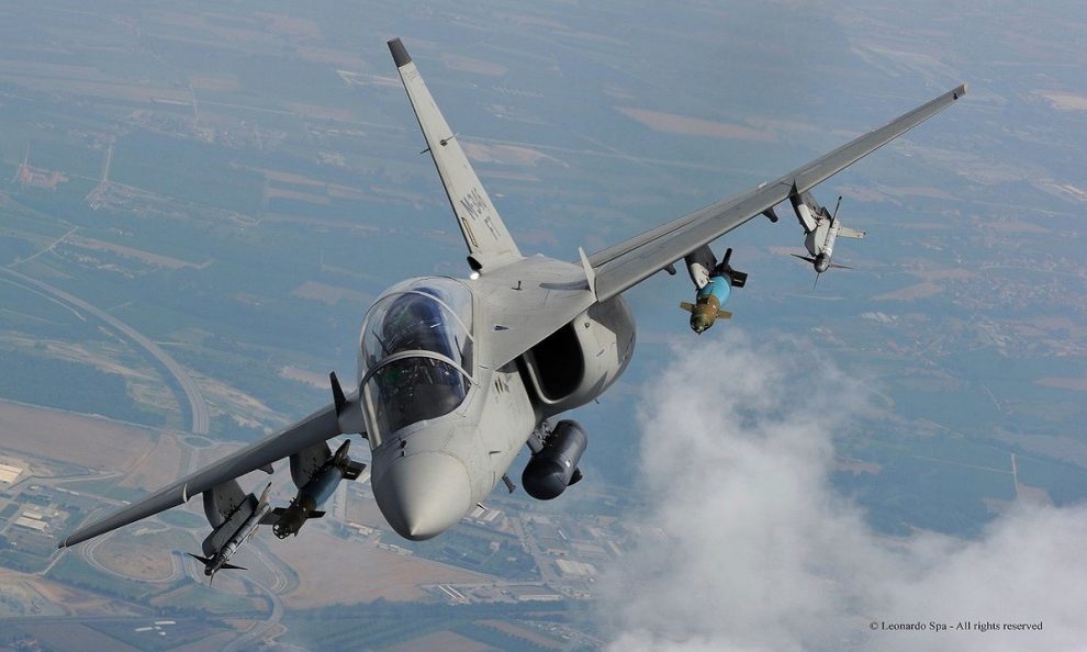 Νέα εποχή στην εκπαίδευση της Πολεμικής Αεροπορίας: Τα δύο πρώτα καινούργια M-346 στην Καλαμάτα εντός Μαΐου
