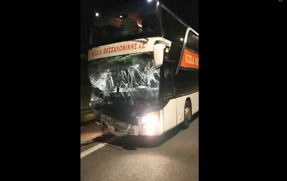 Λεωφορείο έπεσε πάνω σε ΙΧ: Ένας νεκρός και πέντε τραυματίες στην Εθνική Οδό Αθηνών – Θεσσαλονίκης