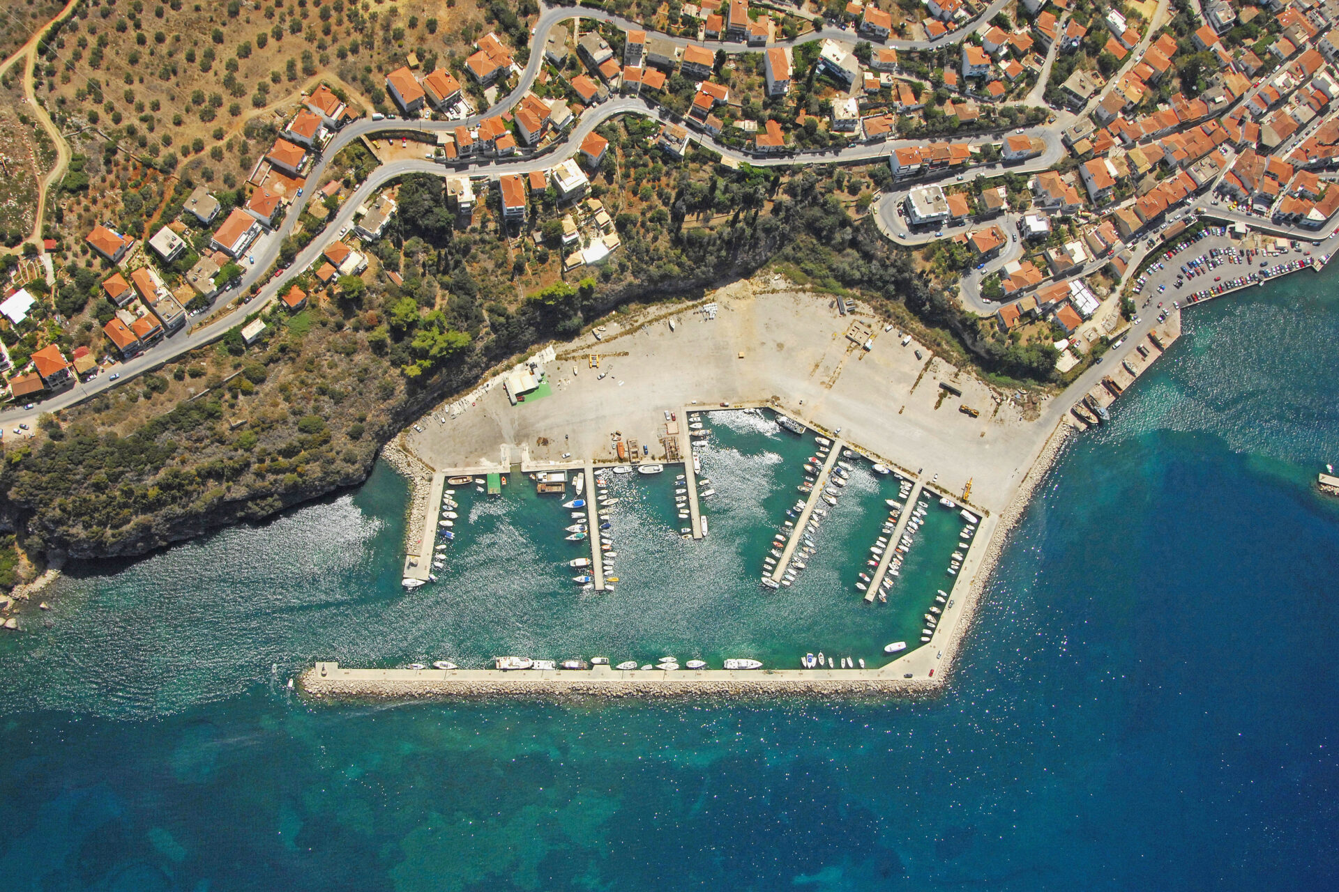 Αλλάζει χέρια η μαρίνα Πύλου