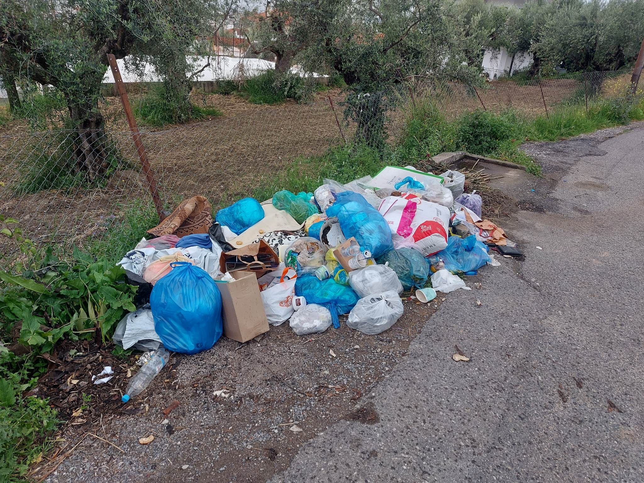 Οι κάδοι άρχισαν «να φεύγουν» και τη θέση τους καταλαμβάνουν σκουπιδότοποι!