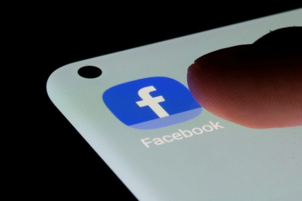 Facebook: Αναστάτωση με αυτόματα αιτήματα φιλίας