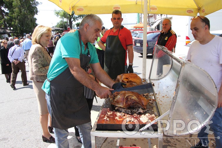 Καλαμάτα: Της Αναλήψεως σήμερα και η γουρνόπουλα έχει την τιμητική της