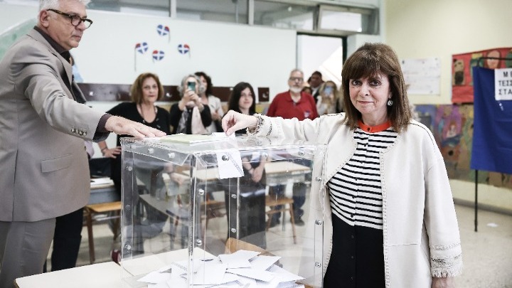 Άσκησε το εκλογικό της δικαίωμα η ΠτΔ: Η πιο πλατιά συμμετοχή θα είναι η καλύτερη επιβεβαίωση για τη δημοκρατία