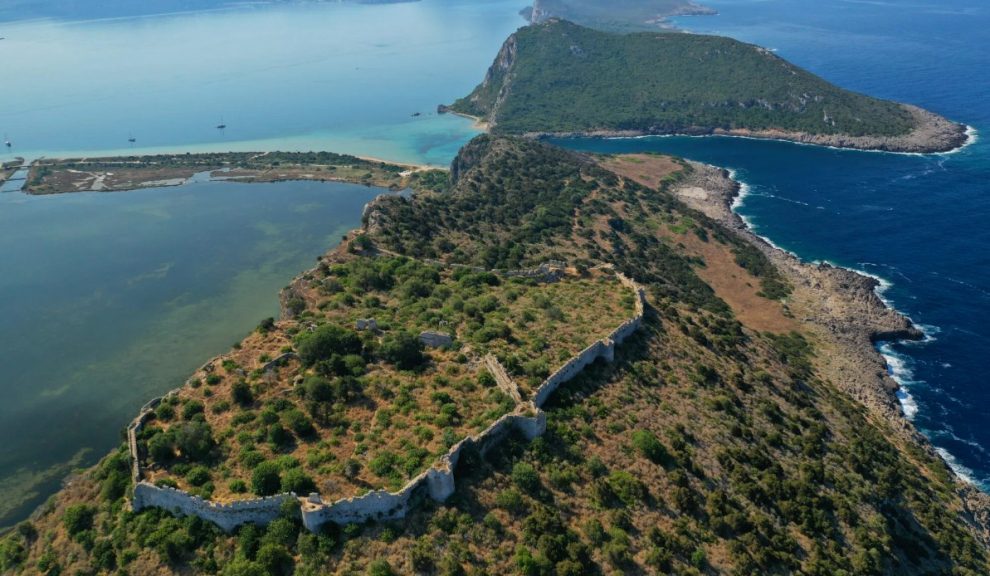 Ανάβαση στο Παλαιόκαστρο Ναυαρίνου -Ένα κομμάτι ιστορίας δίπλα στη θάλασσα