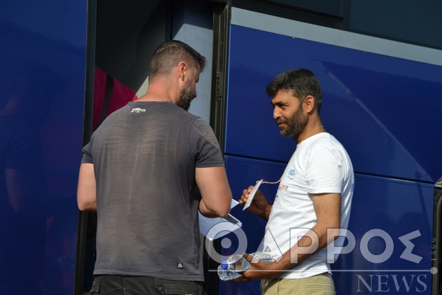 Με ένα καρτελάκι στο λαιμό αναχώρησαν οι διασωθέντες ελπίζοντας σε ένα καλύτερο αύριο