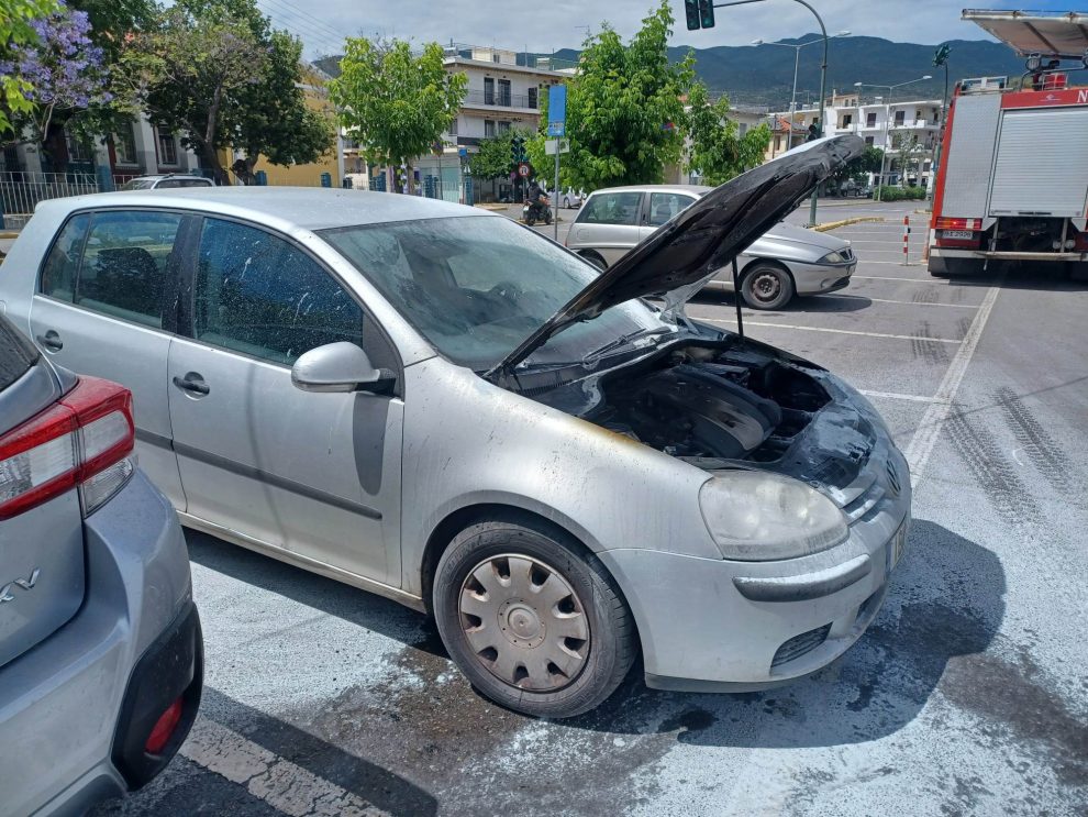 Φωτιά σε αυτοκίνητο σε πάρκινγκ του Νέδοντα