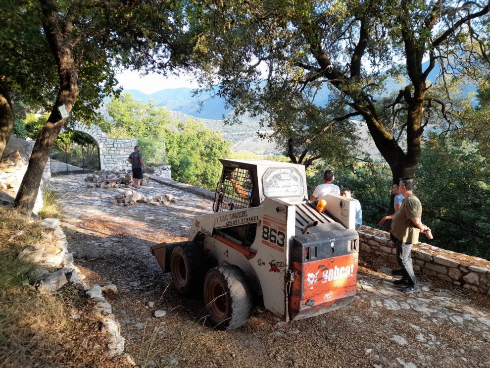 Ανάπλαση χώρου στη Μονή Δημιόβης